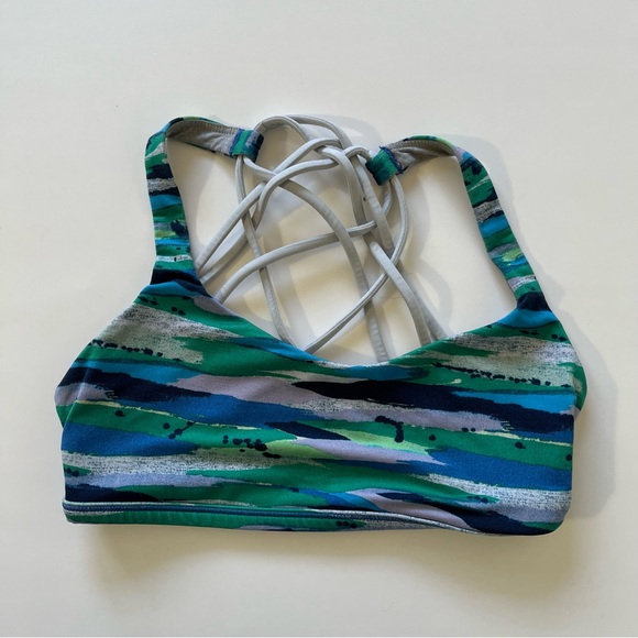 LuluLemon Free to be Wild | size 4 - Picture 2 of 4